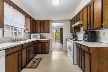 Photo 16 at 1507 Elinor Crescent, Mary Hill, Port Coquitlam