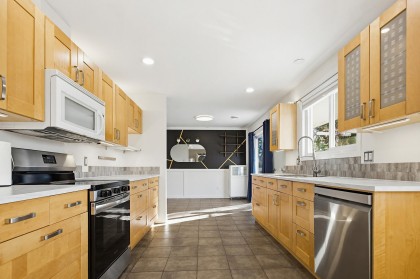 Photo 3 at 33394 Heather Avenue, Mission BC, Mission