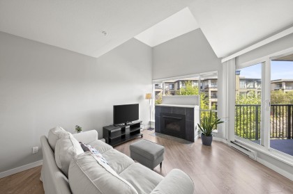 Photo 2 at 303 - 2429 Hawthorne Avenue, Central Pt Coquitlam, Port Coquitlam