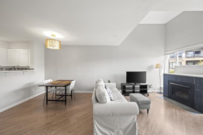 Photo 6 at 303 - 2429 Hawthorne Avenue, Central Pt Coquitlam, Port Coquitlam