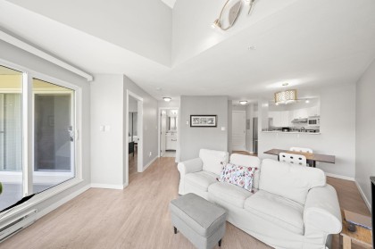 Photo 3 at 303 - 2429 Hawthorne Avenue, Central Pt Coquitlam, Port Coquitlam