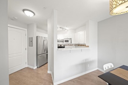Photo 9 at 303 - 2429 Hawthorne Avenue, Central Pt Coquitlam, Port Coquitlam