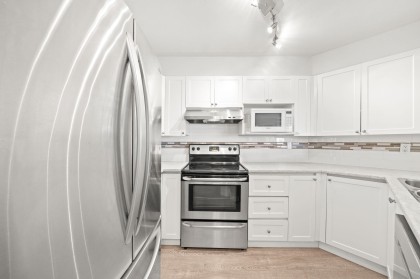 Photo 10 at 303 - 2429 Hawthorne Avenue, Central Pt Coquitlam, Port Coquitlam