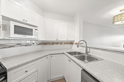 Photo 11 at 303 - 2429 Hawthorne Avenue, Central Pt Coquitlam, Port Coquitlam