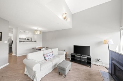 Photo 4 at 303 - 2429 Hawthorne Avenue, Central Pt Coquitlam, Port Coquitlam