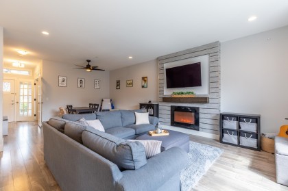 Photo 9 at 23958 Kanaka Way, Cottonwood MR, Maple Ridge