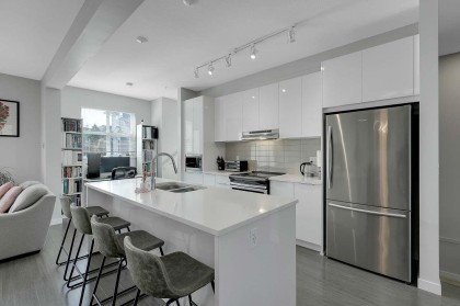Photo 8 at 2802 - 23061 Lougheed Avenue, East Central, Maple Ridge