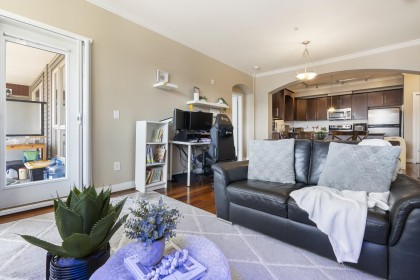 Photo 4 at 320 - 2628 Maple Street, Central Pt Coquitlam, Port Coquitlam