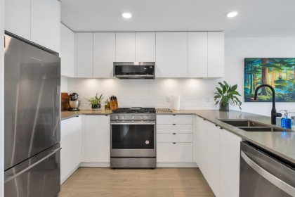 Photo 13 at 301 - 2345 Rindall Avenue, Central Pt Coquitlam, Port Coquitlam