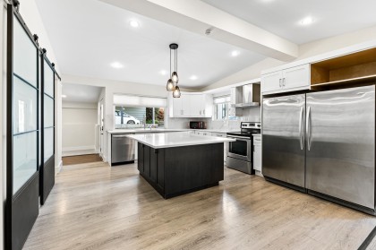 Photo 4 at 1818 Chalmers Avenue, Oxford Heights, Port Coquitlam