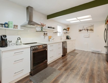 Photo 8 at 3358 Jervis Street, Woodland Acres PQ, Port Coquitlam
