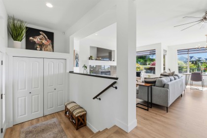Photo 3 at 10639 249 Street, Thornhill MR, Maple Ridge