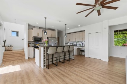 Photo 9 at 10639 249 Street, Thornhill MR, Maple Ridge