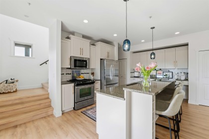 Photo 11 at 10639 249 Street, Thornhill MR, Maple Ridge