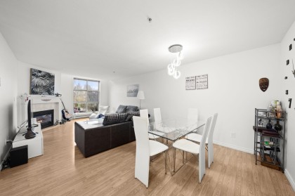 Photo 1 at 25 - 2378 Rindall Avenue, Central Pt Coquitlam, Port Coquitlam