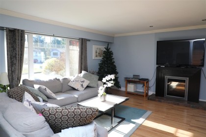 Photo 3 at 1857 Warwick Avenue, Lower Mary Hill, Port Coquitlam