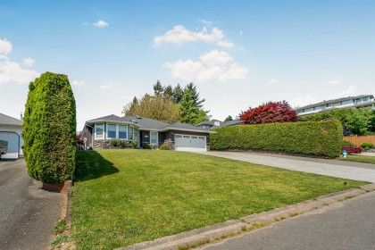 Photo 1 at 35061 Sunnyside Drive, Hatzic, Mission