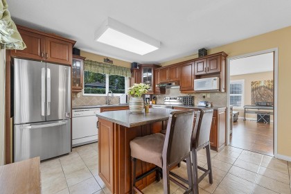 Photo 3 at 3604 Mcrae Crescent, Woodland Acres PQ, Port Coquitlam