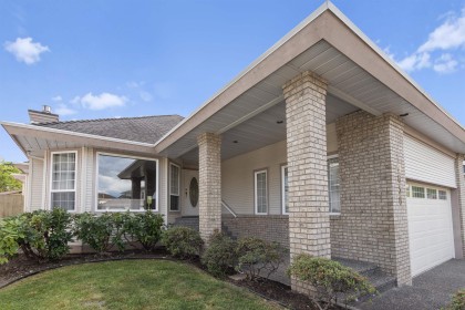 Photo 2 at 19658 Cedar Lane, Mid Meadows, Pitt Meadows