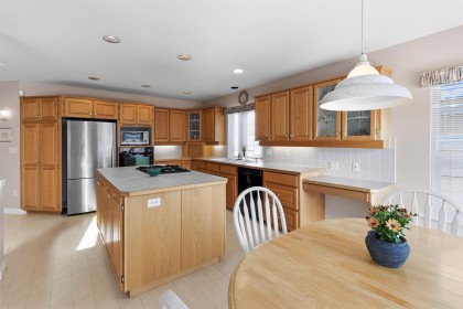 Photo 4 at 19658 Cedar Lane, Mid Meadows, Pitt Meadows