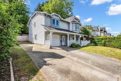Photo 3 at 22656 Kendrick Loop, East Central, Maple Ridge