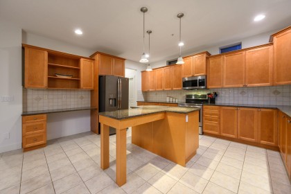 Photo 10 at 10676 247a Street, Albion, Maple Ridge