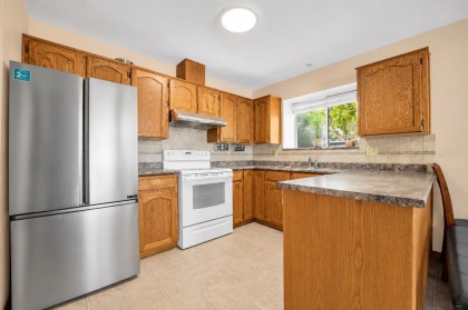 Photo 10 at 20377 Kent Street, Southwest Maple Ridge, Maple Ridge