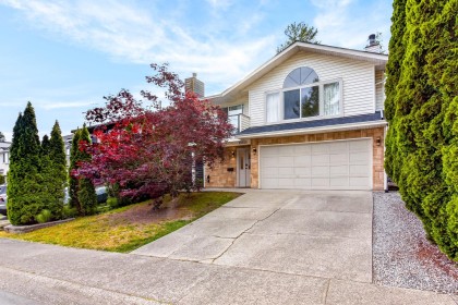 Photo 2 at 22525 Brickwood Close, East Central, Maple Ridge