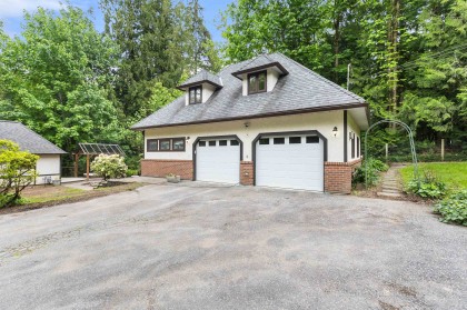 Photo 3 at 25393 112 Avenue, Thornhill MR, Maple Ridge