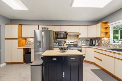 Photo 7 at 1908 Warwick Crescent, Mary Hill, Port Coquitlam