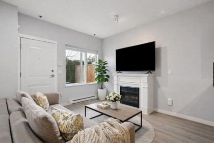 Photo 2 at 201 - 1661 Fraser Avenue, Glenwood PQ, Port Coquitlam