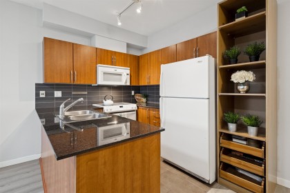 Photo 6 at 201 - 1661 Fraser Avenue, Glenwood PQ, Port Coquitlam