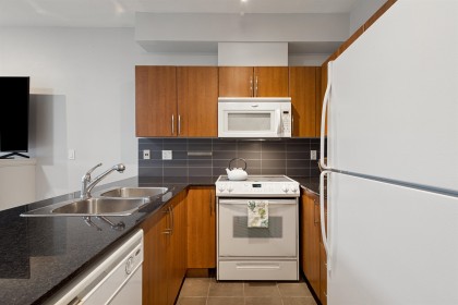 Photo 7 at 201 - 1661 Fraser Avenue, Glenwood PQ, Port Coquitlam