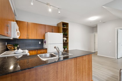 Photo 5 at 201 - 1661 Fraser Avenue, Glenwood PQ, Port Coquitlam