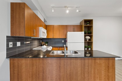 Photo 4 at 201 - 1661 Fraser Avenue, Glenwood PQ, Port Coquitlam