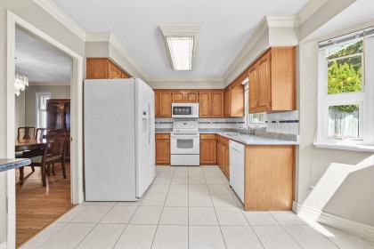 Photo 2 at 3731 Bracewell Court, Oxford Heights, Port Coquitlam