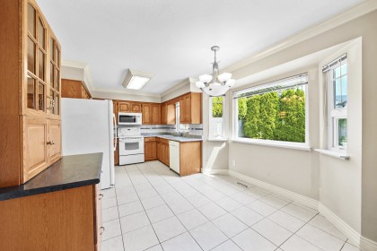 Photo 3 at 3731 Bracewell Court, Oxford Heights, Port Coquitlam