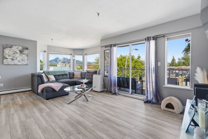 Photo 2 at 331 - 22661 Lougheed Highway, East Central, Maple Ridge