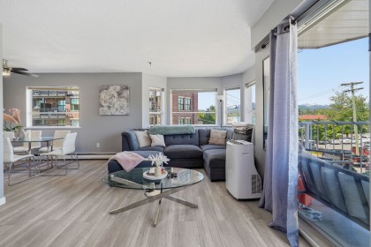 Photo 10 at 331 - 22661 Lougheed Highway, East Central, Maple Ridge