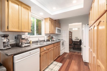 Photo 5 at 11 - 21541 Mayo Place, West Central, Maple Ridge