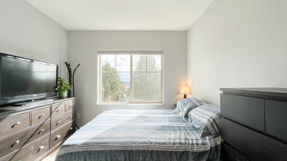 Photo 11 at 308 - 22290 North Avenue, West Central, Maple Ridge