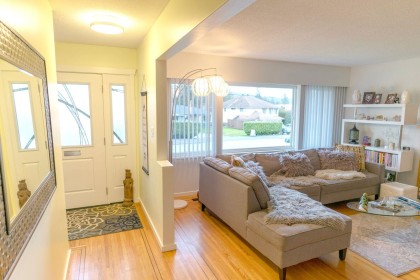 Photo 2 at 21776 Mountainview Crescent, West Central, Maple Ridge
