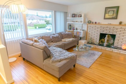 Photo 3 at 21776 Mountainview Crescent, West Central, Maple Ridge