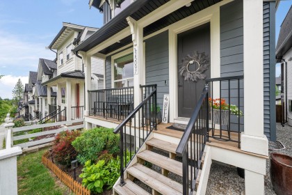 Photo 3 at 25097 112 Avenue, Thornhill MR, Maple Ridge