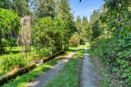 Photo 12 at 23463 Dogwood Avenue, East Central, Maple Ridge