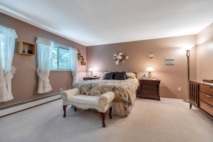 Photo 37 at 23463 Dogwood Avenue, East Central, Maple Ridge