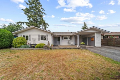 Photo 2 at 19347 117b Avenue, South Meadows, Pitt Meadows