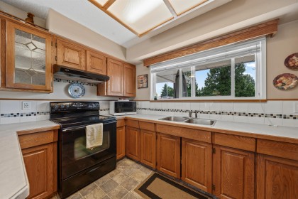 Photo 13 at 19347 117b Avenue, South Meadows, Pitt Meadows