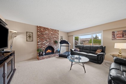 Photo 5 at 19347 117b Avenue, South Meadows, Pitt Meadows