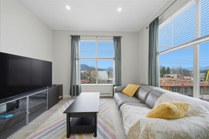 Photo 3 at 410 - 2478 Shaughnessy Street, Central Pt Coquitlam, Port Coquitlam